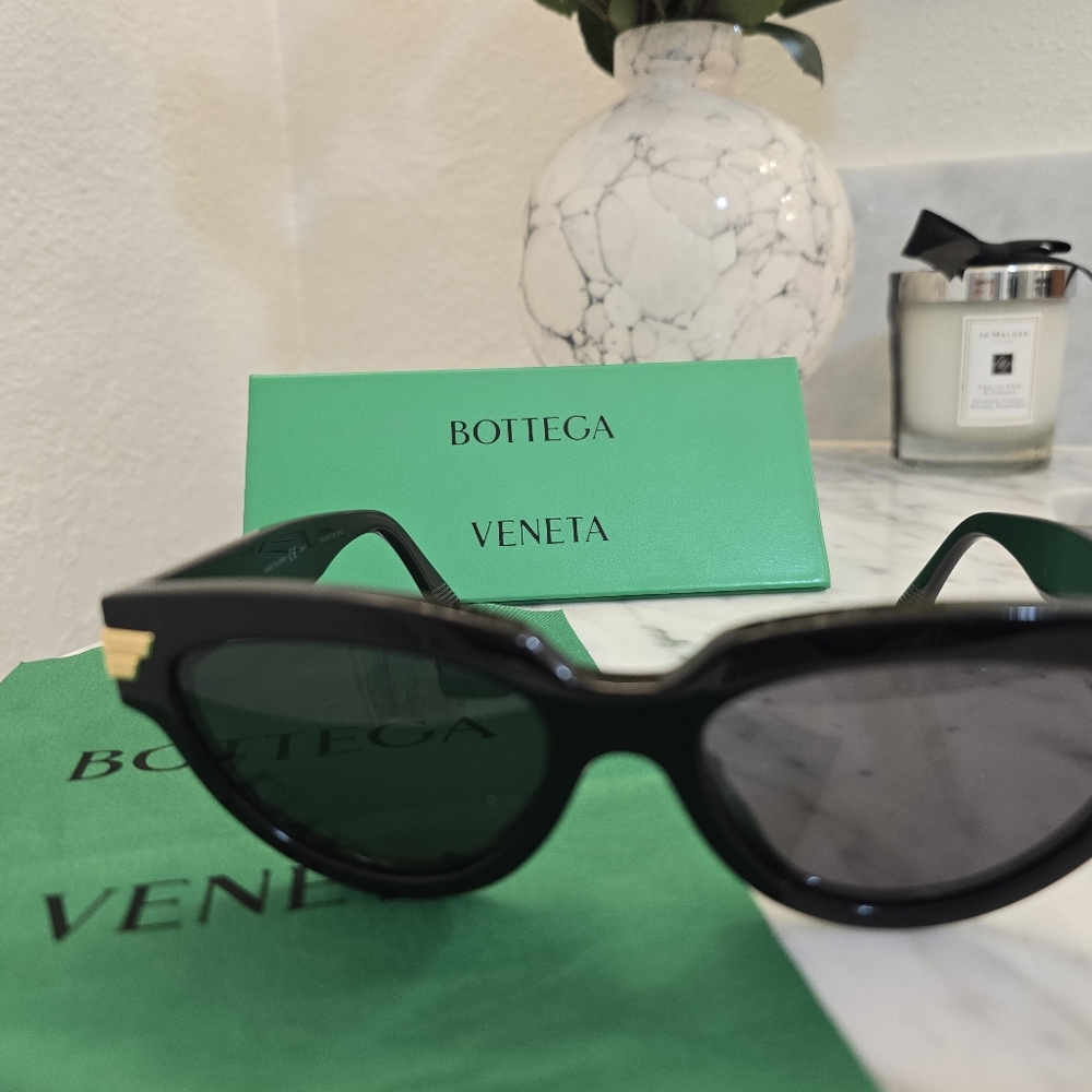 $525 Bottega Veneta BV1035S Black & Gold Cat Eye Sunglasses - Picture 7 of 11